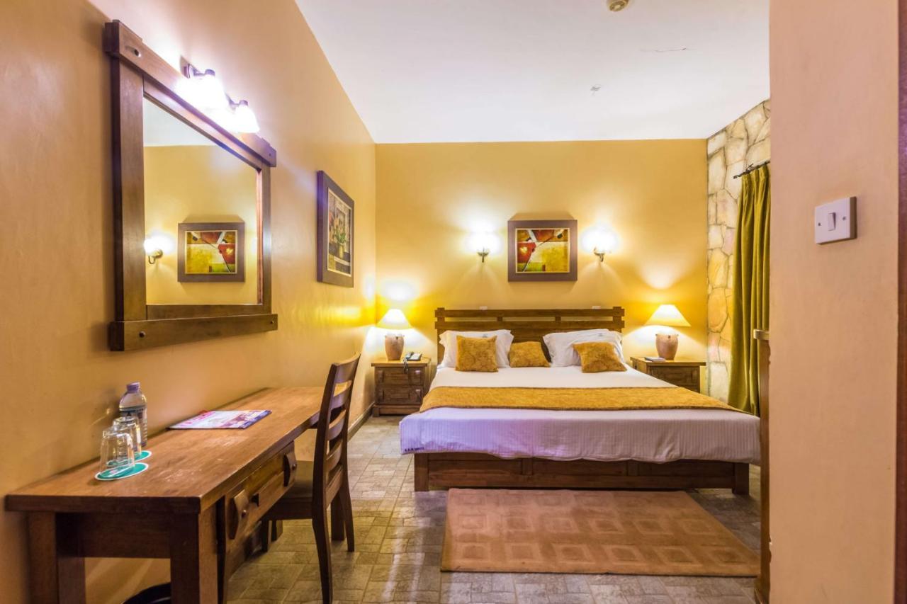 Mountains Of The Moon Hotel Fort Portal Екстериор снимка