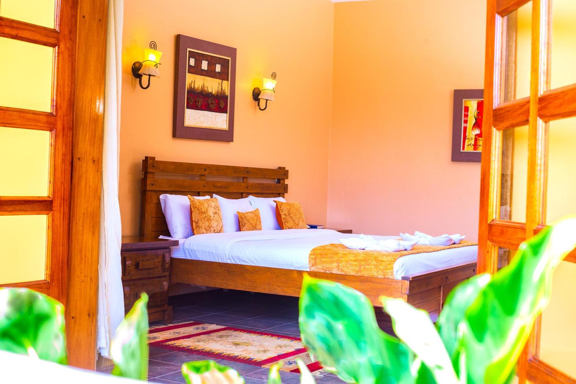 Mountains Of The Moon Hotel Fort Portal Екстериор снимка