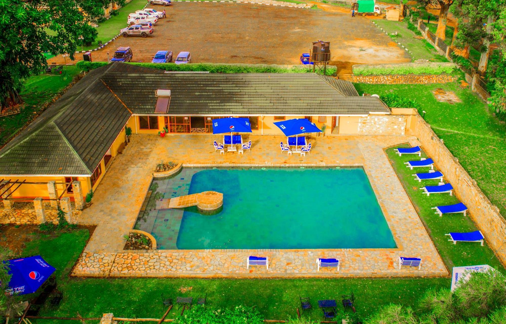 Mountains Of The Moon Hotel Fort Portal Екстериор снимка