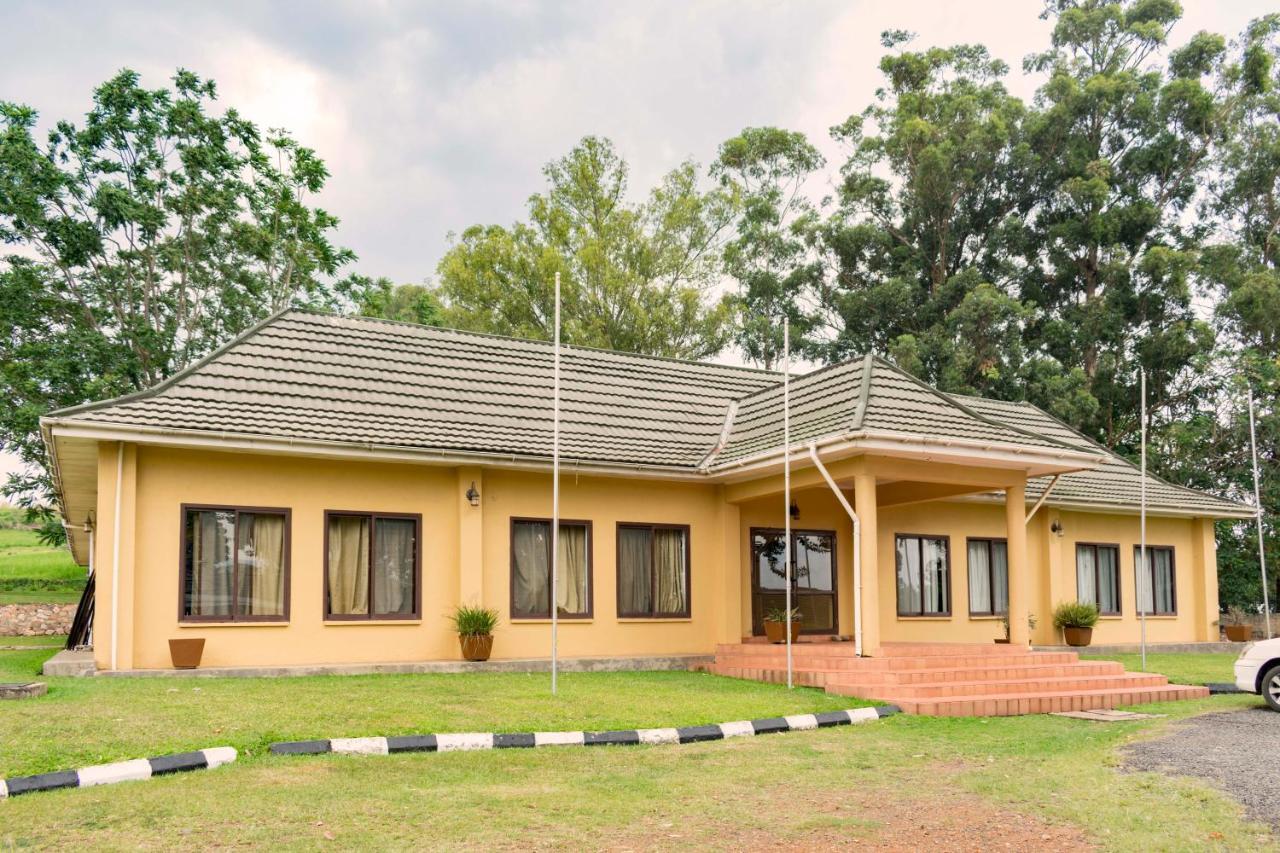 Mountains Of The Moon Hotel Fort Portal Екстериор снимка