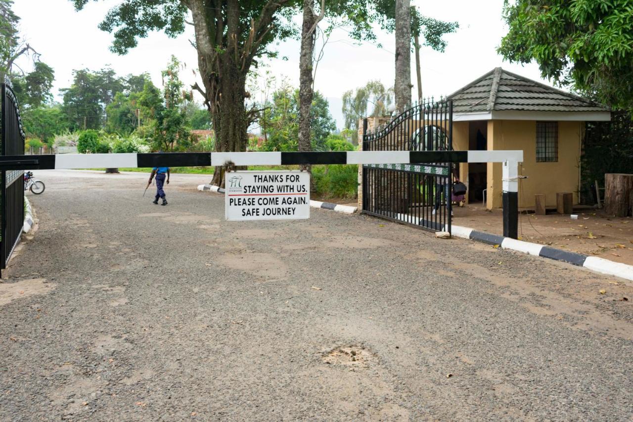 Mountains Of The Moon Hotel Fort Portal Екстериор снимка