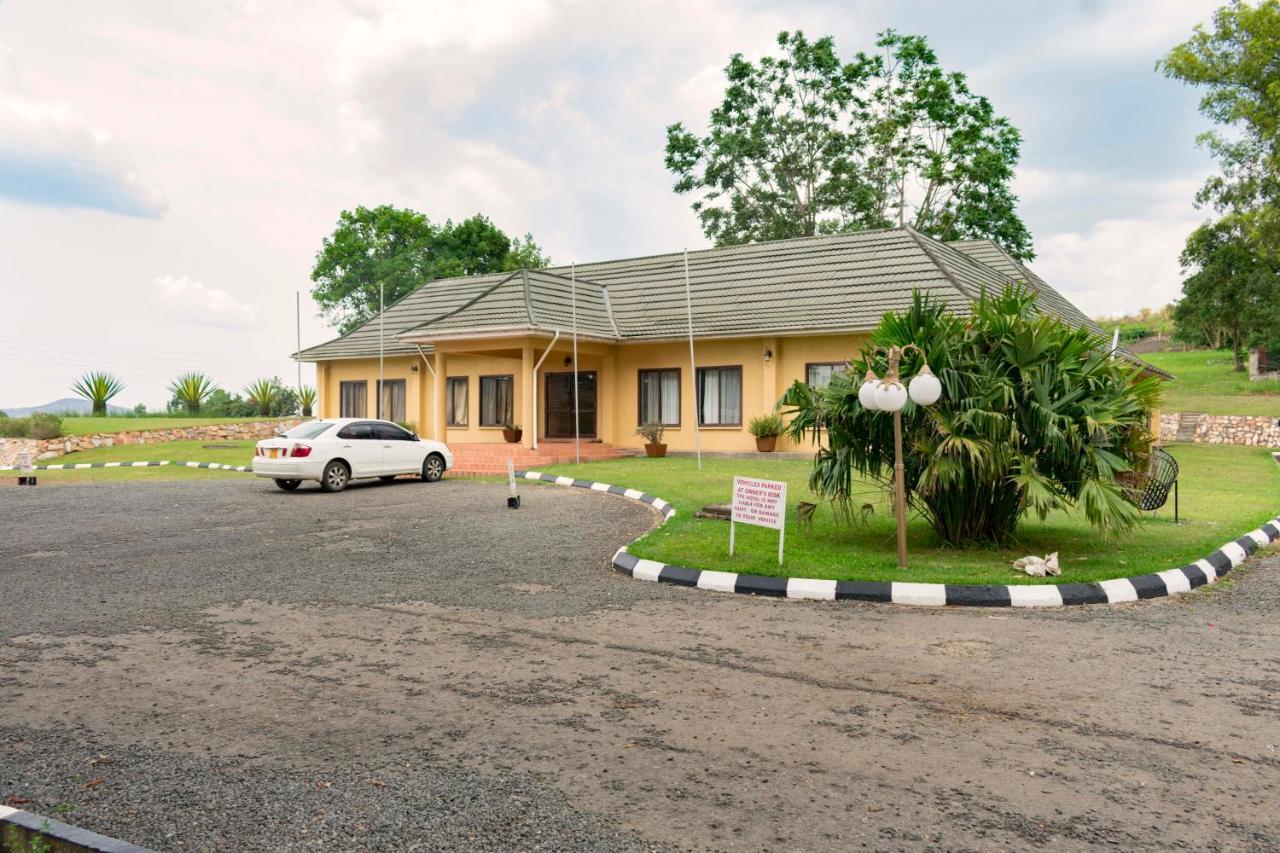Mountains Of The Moon Hotel Fort Portal Екстериор снимка