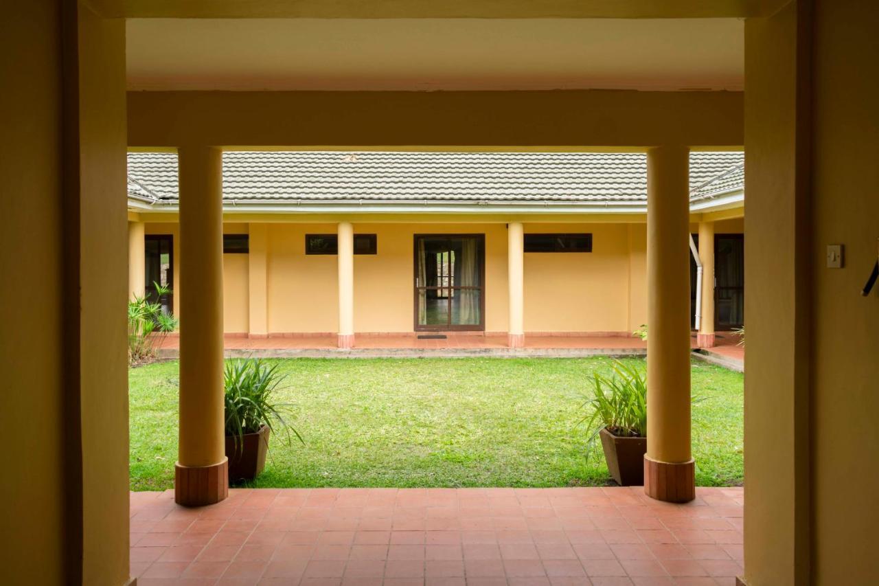 Mountains Of The Moon Hotel Fort Portal Екстериор снимка